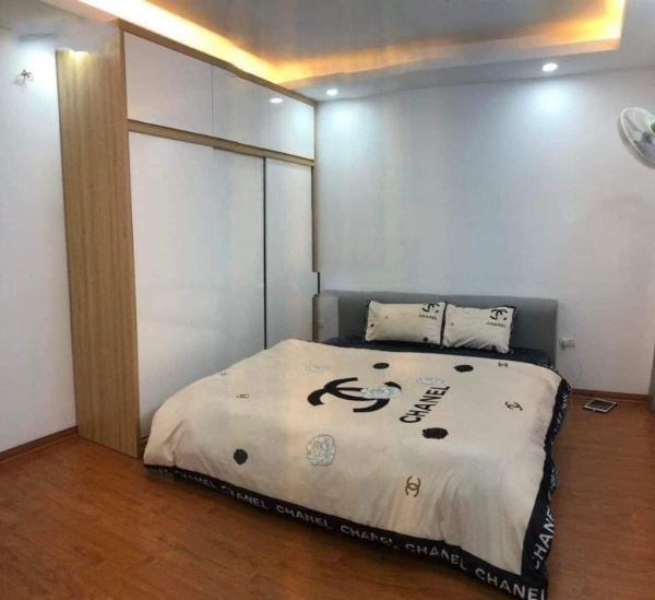 Bán nhà 2 tầng 30m2 tại Đường Nguyễn Văn Cừ, Phường Bồ Đề, Long Biên, Hà Nội